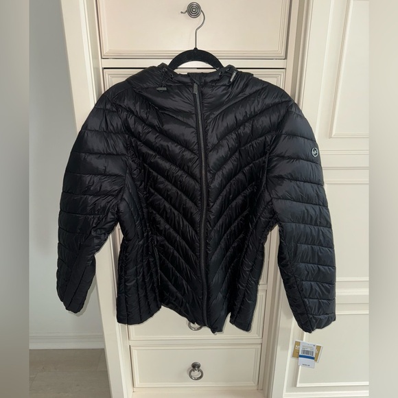 Woman's NWT XL Michael Kors packable jacket - Picture 1 of 5